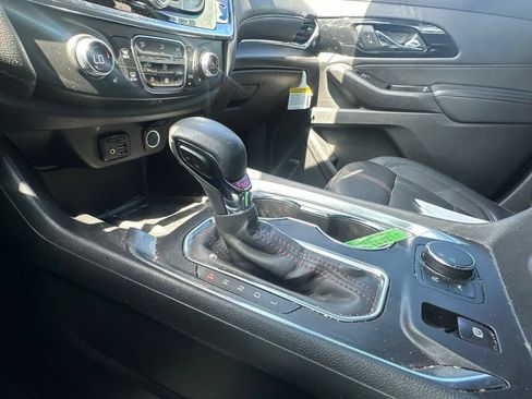 Used 2024 Chevrolet Traverse RS FWD image 21