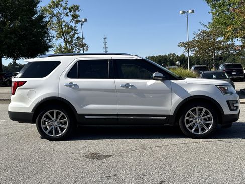 Used 2017 Ford Explorer Limited FWD image 29
