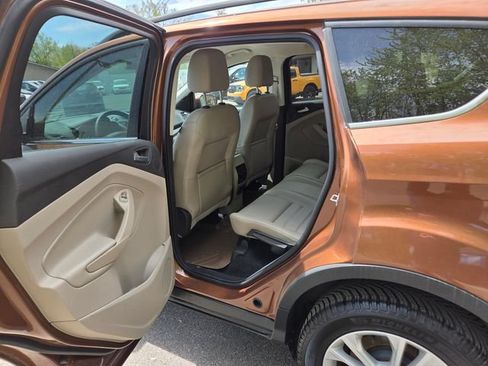 Used 2017 Ford Escape SE w/ SE Leather Comfort Package AWD/4WD image 36