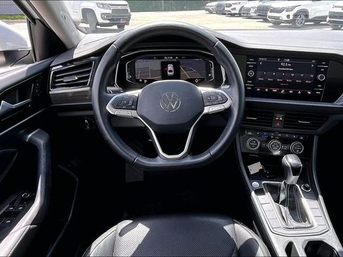 Certified 2022 Volkswagen Jetta SEL FWD image 19