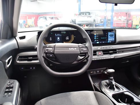 Used 2025 Kia K4 FWD image 8