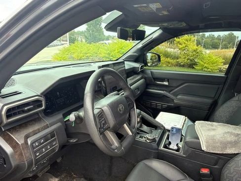 Used 2024 Toyota Tacoma Limited w/ Limited Package (LT) AWD/4WD image 14