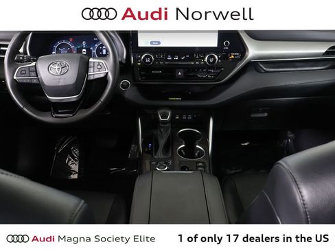 Used 2023 Toyota Highlander Limited AWD/4WD image 25