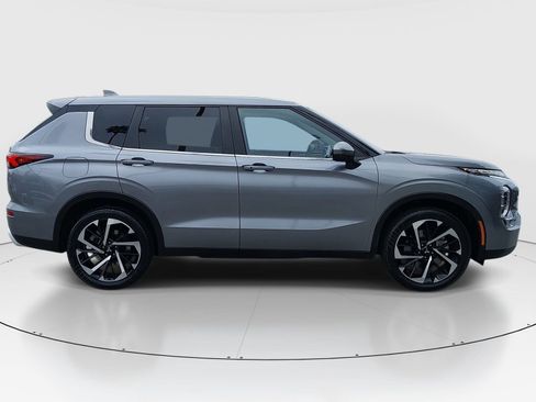 Used 2024 Mitsubishi Outlander SE AWD/4WD image 8