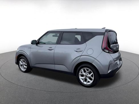 Used 2025 Kia Soul LX w/ LX Technology Package FWD image 10
