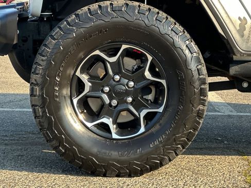 Used 2023 Jeep Wrangler Unlimited Rubicon image 27