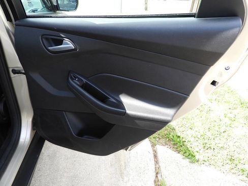 Used 2017 Ford Focus SE FWD image 30