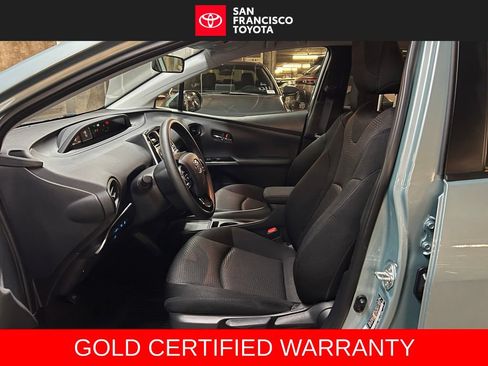 Certified 2022 Toyota Prius LE FWD image 9