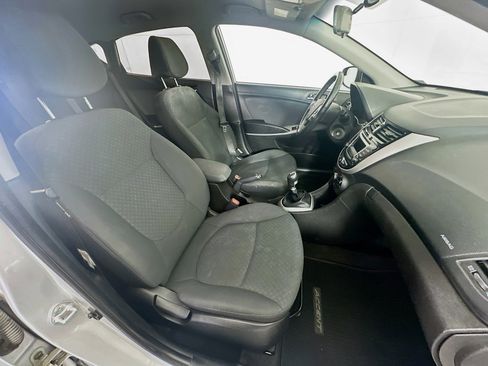 Used 2014 Hyundai Accent SE FWD image 28