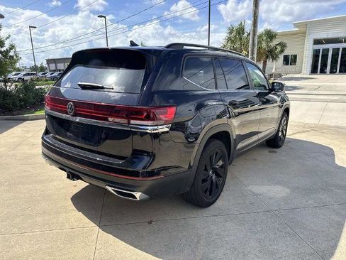 Used 2025 Volkswagen Atlas SE FWD image 8