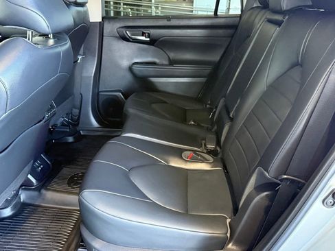 Used 2022 Toyota Highlander XLE image 34