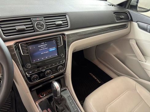 Used 2016 Volkswagen Passat 1.8T SE w/ Lighting Package (P06) FWD image 27