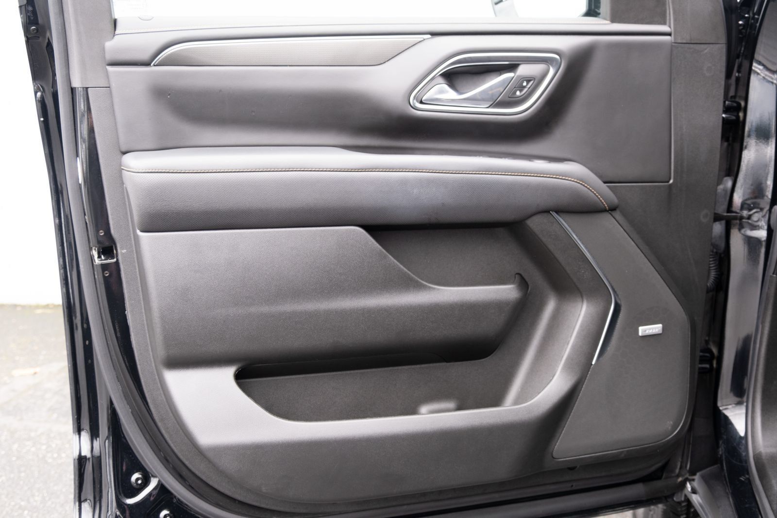 Used 2023 GMC Yukon AT4 w/ AT4 Premium Plus Package AWD/4WD image 12