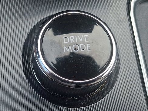 Used 2022 Lincoln Corsair Standard w/ Equipment Group 101A image 24