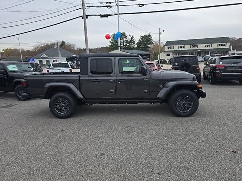 New 2026 Jeep Gladiator Sport image 8