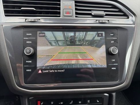 Used 2023 Volkswagen Tiguan SEL R-Line AWD/4WD image 17