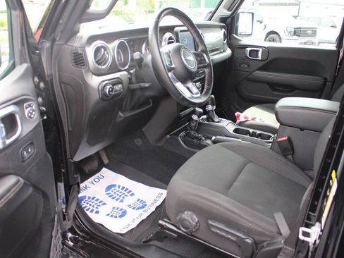 Used 2021 Jeep Gladiator Overland AWD/4WD image 13