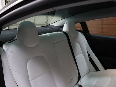 Used 2023 Tesla Model 3 Standard Range image 39