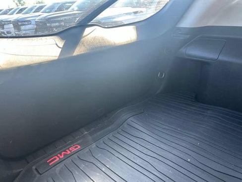 Used 2018 GMC Terrain SLE w/ Driver Convenience Package FWD image 9