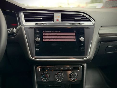 Used 2024 Volkswagen Tiguan SE AWD/4WD image 14