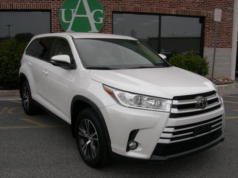 Used 2019 Toyota Highlander Plus image 1