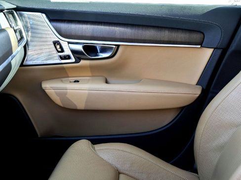 Used 2023 Volvo V90 B6 Cross Country Ultimate image 11