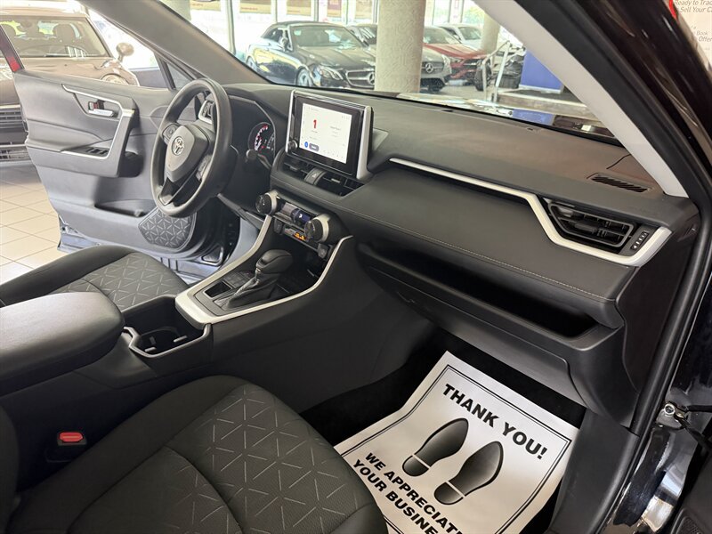 Used 2025 Toyota RAV4 XLE AWD/4WD image 58