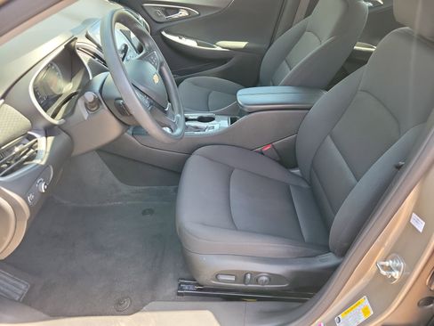 Used 2025 Chevrolet Malibu LT image 4