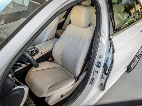 Used 2020 Mercedes-Benz E 350 4MATIC Sedan image 40