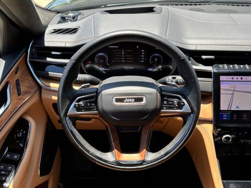 Used 2023 Jeep Grand Cherokee L Summit AWD/4WD image 18