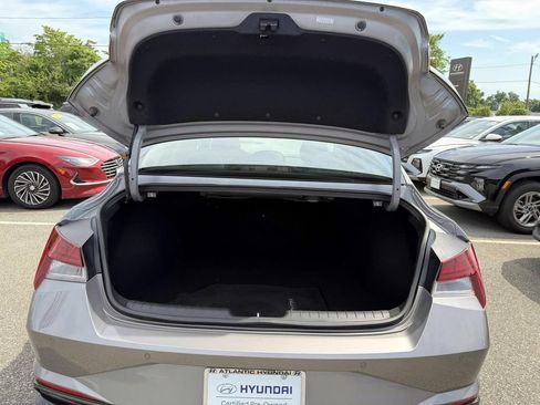 Certified 2023 Hyundai Elantra Limited FWD image 11
