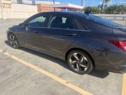 Used 2023 Hyundai Elantra Limited FWD image 3