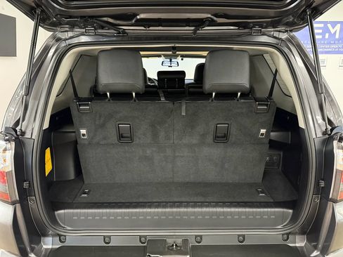 Used 2019 Toyota 4Runner SR5 Premium AWD/4WD image 9