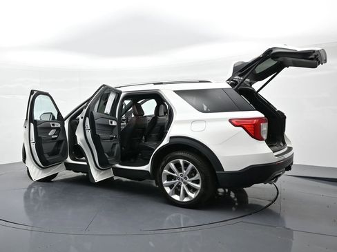 Used 2023 Ford Explorer Platinum w/ Technology Package image 32