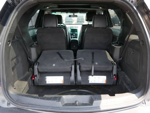 Used 2015 Ford Explorer XLT w/ Equipment Group 202B AWD/4WD image 9
