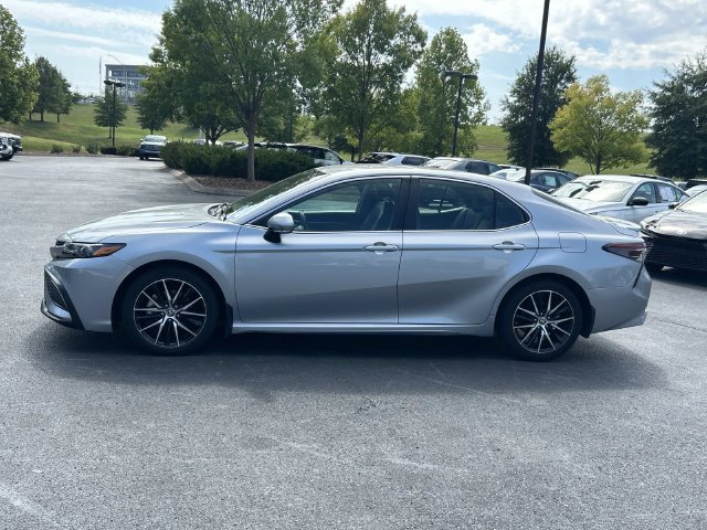 Used 2024 Toyota Camry SE FWD image 7