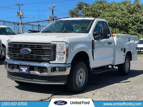 New 2023 Ford F250 XL w/ FX4 Off-Road Package image 2