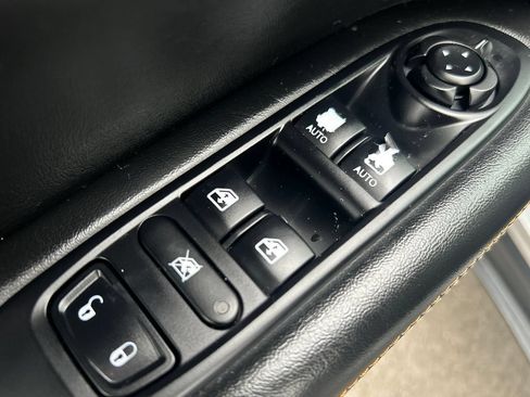 Used 2020 Jeep Compass Latitude w/ Cold Weather Group AWD/4WD image 19