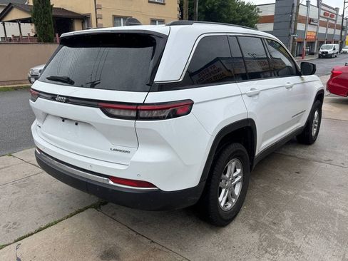 Used 2023 Jeep Grand Cherokee Laredo AWD/4WD image 5