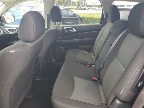 Used 2020 Nissan Pathfinder SV image 10