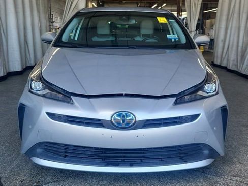 Used 2021 Toyota Prius XLE image 2
