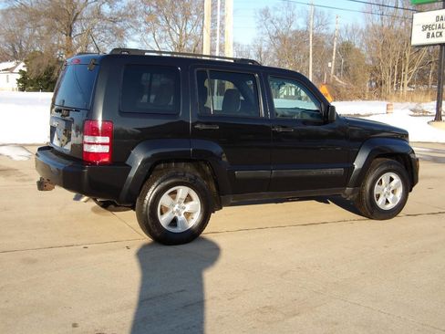 Used 2009 Jeep Liberty Sport w/ Popular Equipment Group image 11