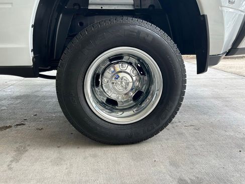 Used 2024 RAM 3500 Tradesman w/ Chrome Appearance Group AWD/4WD image 17