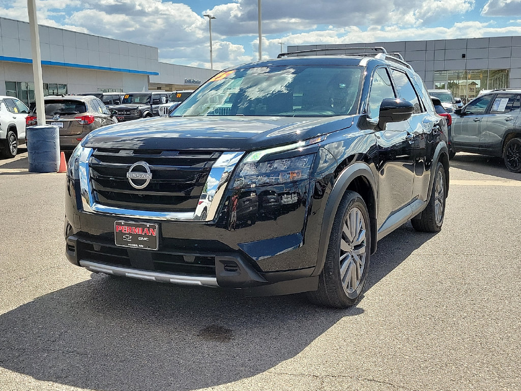 Used 2025 Nissan Pathfinder SL w/ SL Premium Package FWD image 4