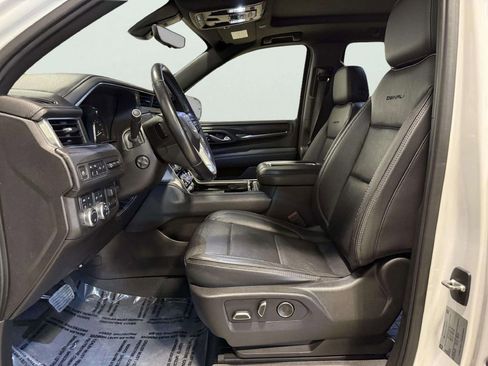 Used 2021 GMC Yukon Denali w/ Denali Premium Package image 13