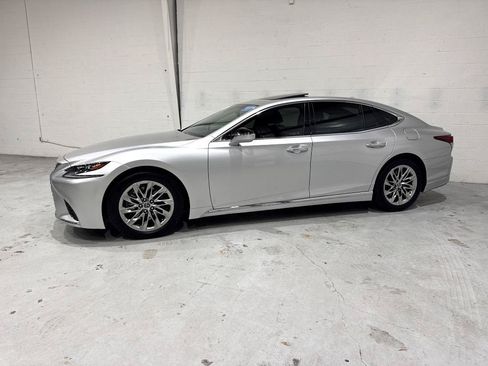 Used 2018 Lexus LS 500 w/ Accessory Package (Z1) RWD image 24