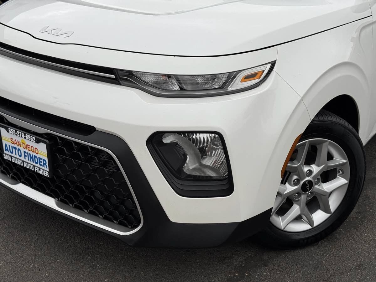 Used 2022 Kia Soul LX w/ Technology Package FWD image 3