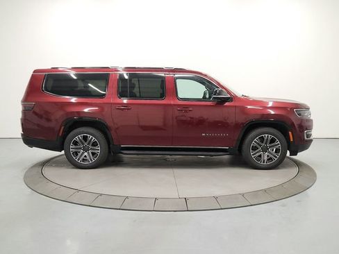 Used 2024 Jeep Wagoneer L Series II w/ Flexible Seating Group AWD/4WD image 8