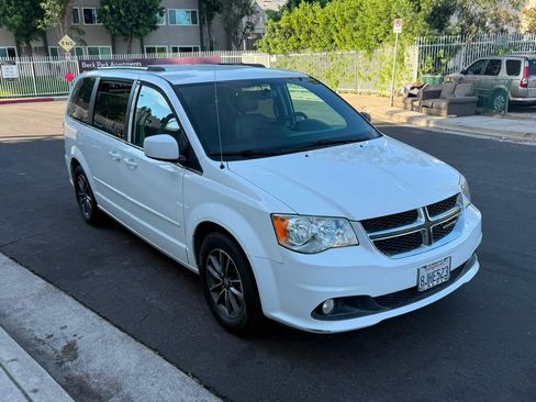 Used 2017 Dodge Grand Caravan SXT FWD image 11