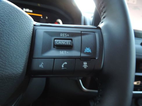 Used 2025 Nissan Rogue SL image 28